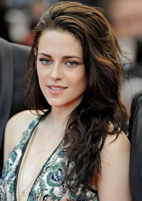 Kristen-Stewart-Messy-Long-Wavy-Hairstyle