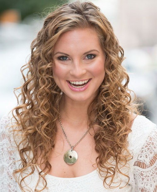 Long-Easy-Curly-Hairstyles-for-Beautiful-Women