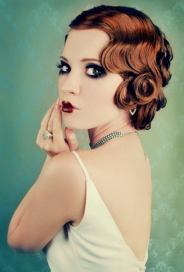 Stylish Vintage Curly Hairstyle