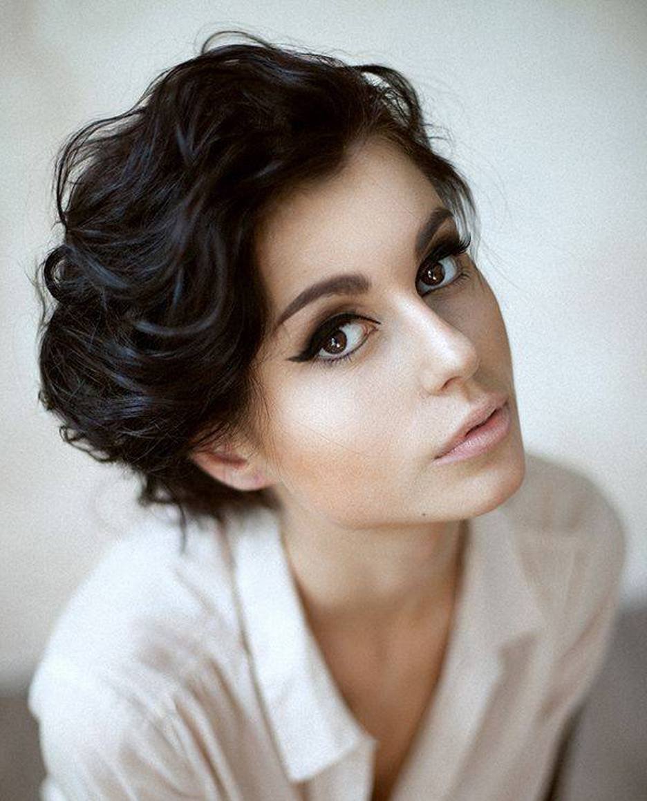 Short-Hairstyles-for-Wavy-Hair-