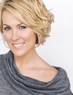 Trendy Short Hairstyles For Wavy Hair