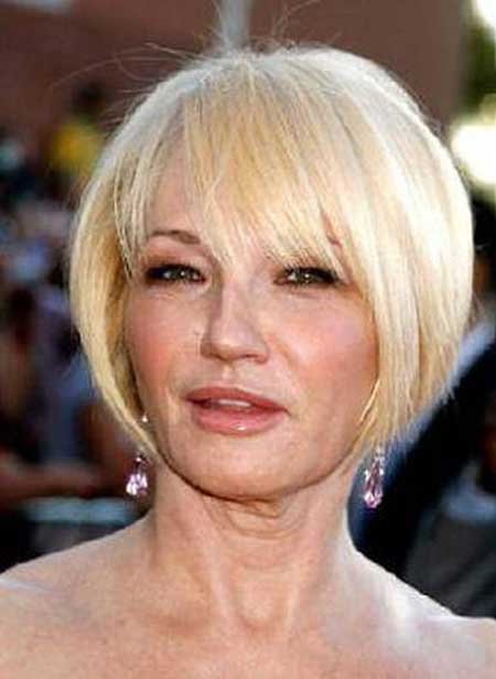 Short blonde hairstyles women over 50