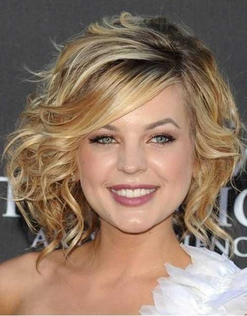 Short Haircuts for Wavy Hair