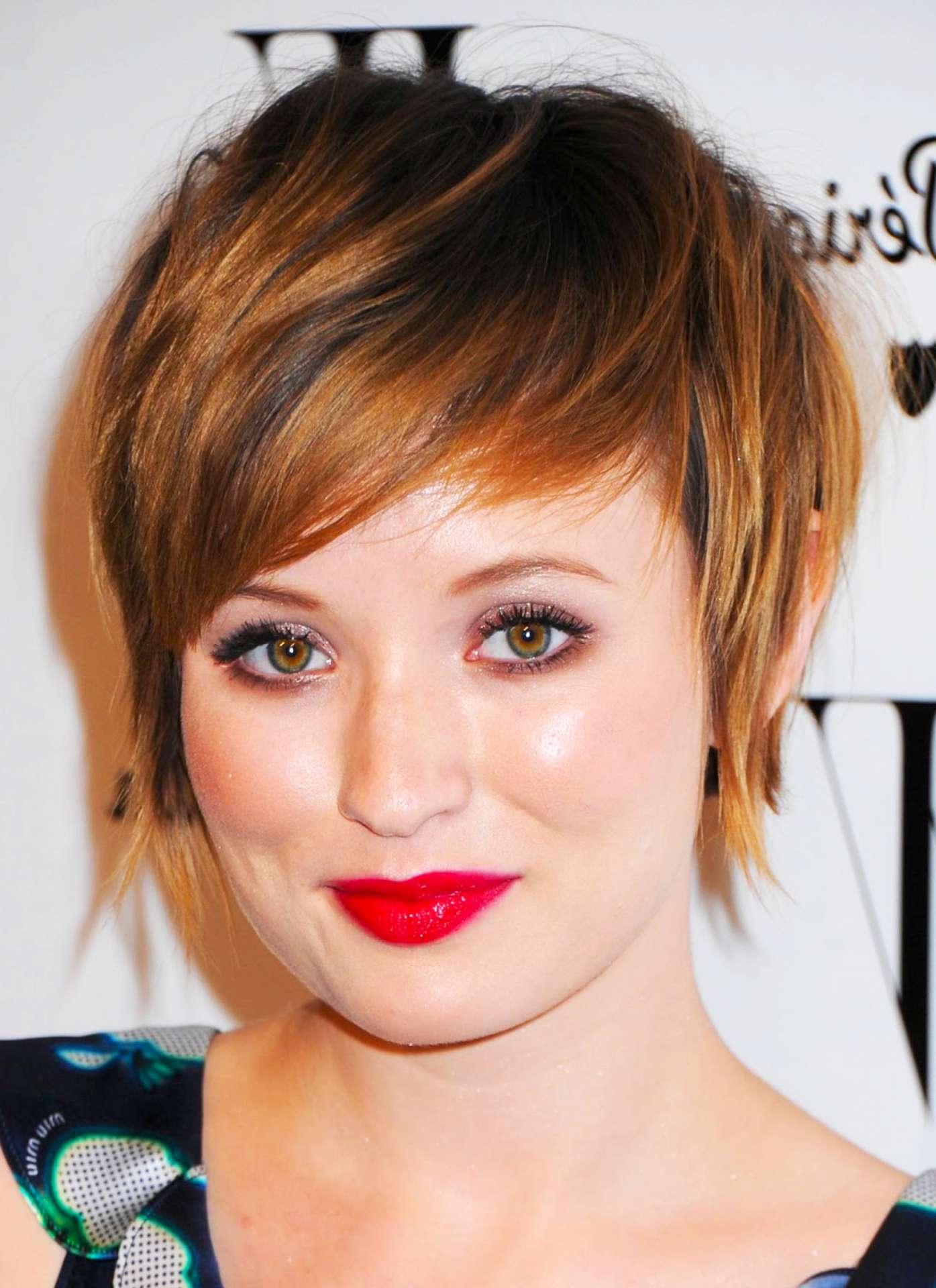 Short Hairstyles For Round Faces Women's - Fave HairStyles