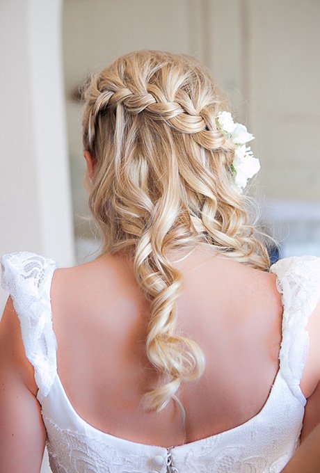 Hairstyles for a Destination Wedding