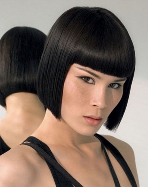 symmetric bob haircut with bangs