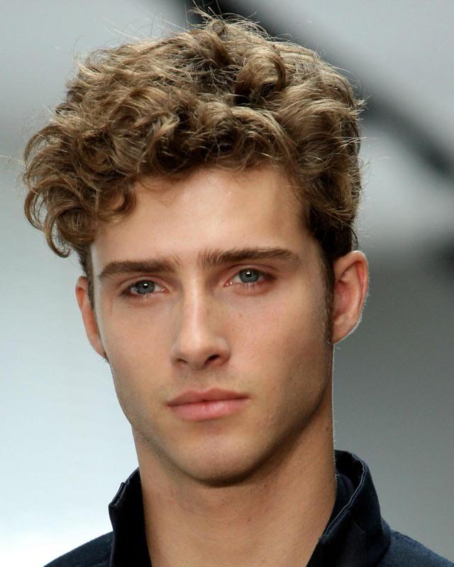 hairstyles for men with curly hair