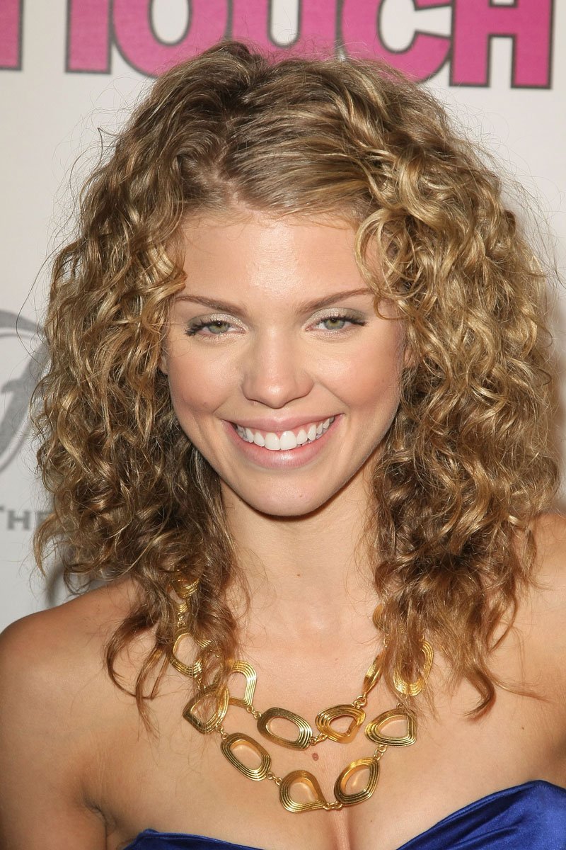 Curly Hairstyles To Look Youthful Yet Flattering Fave Hairstyles