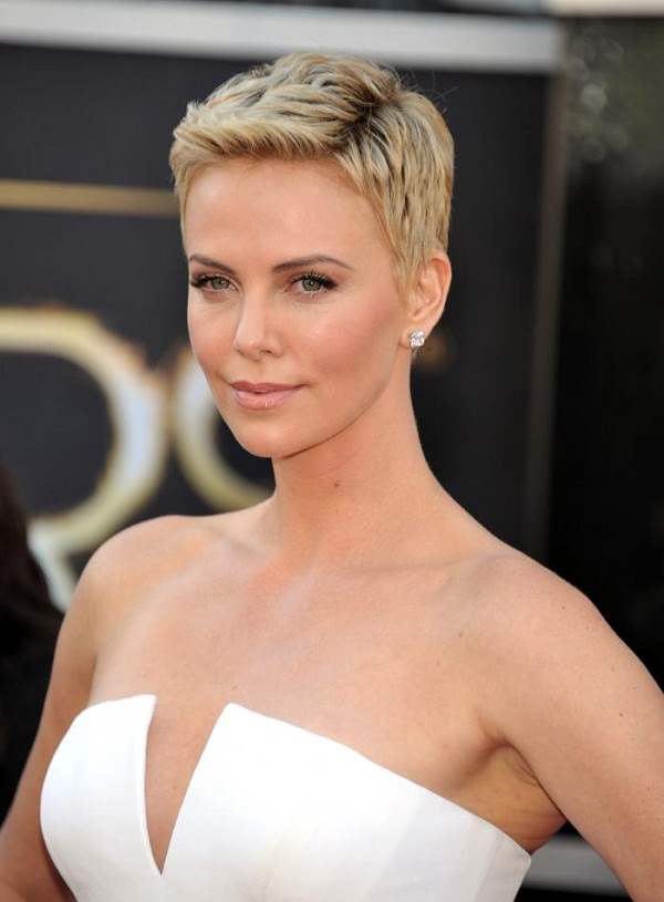 50 Best Short Hairstyles for Fine Hair Women's - Fave ...