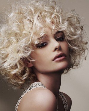 50 Curly Hairstyles To Look Like Miss World