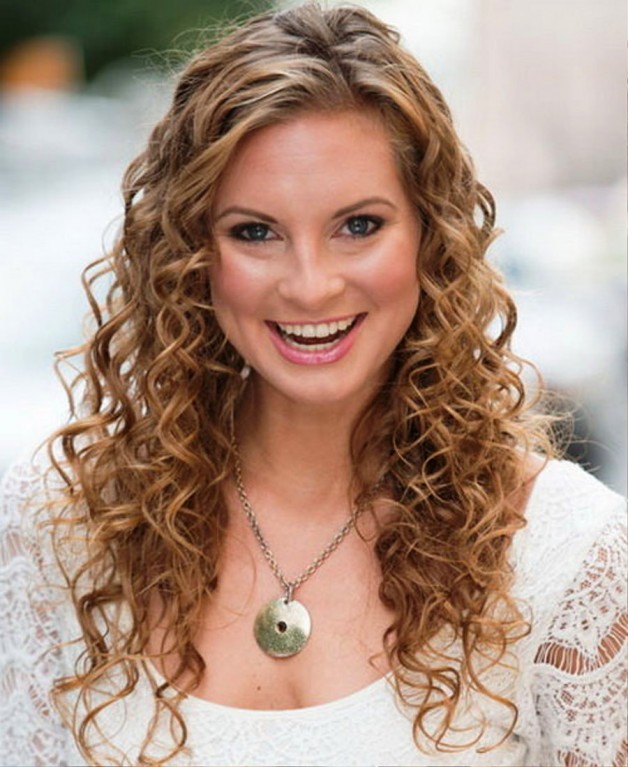 60+ Curly Hairstyles To Look Youthful Yet Flattering ...